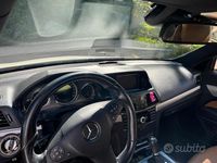 Usata Mercedes E250 AMG 200 CV (147 kW) 2009 Bianco Coupé