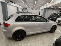 Usado Audi A3 Ambition 105 CV (77 kW) 2010 Plateado Utilitario