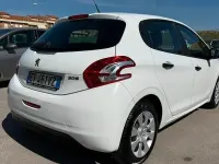 Usata Peugeot 208 Access 68 CV (50 kW) 2014 Bianco Utilitaria