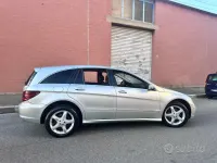 Usata Mercedes R320 224 CV (164 kW) 2006 Grigio Station wagon