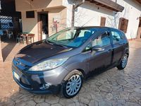 Usata Ford Fiesta 96 CV (70 kW) 2011 Grigio Utilitaria