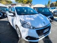 Usata Peugeot 208 Active 101 CV (74 kW) 2018 Bianco Utilitaria