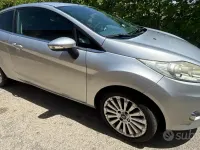 Usata Ford Fiesta Titanium 82 CV (60 kW) 2009 Grigio Utilitaria