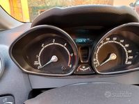 Usata Ford Fiesta 75 CV (55 kW) 2017 Grigio Utilitaria