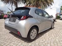 Usata Toyota Yaris Active 72 CV (52 kW) 2023 Grigio Utilitaria