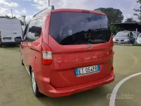 Usata Ford Tourneo Trend 101 CV (74 kW) 2014 Arancione Monovolume