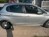 Usata Peugeot 208 68 CV (50 kW) 2017 Grigio Utilitaria