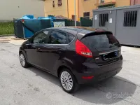 Usata Ford Fiesta 68 CV (50 kW) 2010 Rosso Berlina
