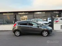 Usata Ford Fiesta 75 CV (55 kW) 2016 Grigio Utilitaria