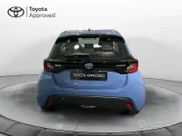 Usata Toyota Yaris Hybrid Active 116 CV (85 kW) 2021 Blu Berlina