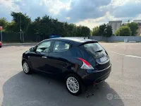Usata Lancia Ypsilon 69 CV (50 kW) 2017 Bluazzurro Utilitaria