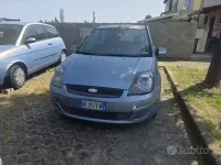 Usata Ford Fiesta Ghia 68 CV (50 kW) 2007 Blu Utilitaria
