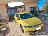 Usata VW Golf VIII Life 110 CV (80 kW) 2021 Giallo Berlina