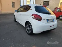 Usata Peugeot 208 GT-line 100 CV (73 kW) 2017 Bianco Utilitaria