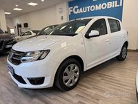 Usata Dacia Sandero Lauréate 75 CV (55 kW) 2016 Bianco Berlina