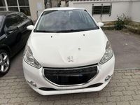 Begagnad Peugeot 208 Allure 82 HK (60 kW) 2016 Vit Halvkombi