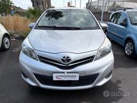 Usata Toyota Yaris 69 CV (50 kW) 2012 Grigio Berlina