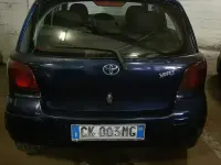 Usata Toyota Yaris 75 CV (55 kW) 2004 Bluazzurro Berlina