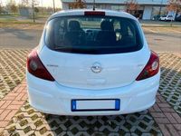 Usata Opel Corsa Edition 75 CV (55 kW) 2011 Bianco Berlina