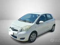 Usata Toyota Yaris 69 CV (50 kW) 2009 Bianco Utilitaria