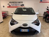 Usata Toyota Aygo 72 CV (52 kW) 2019 Bianco Utilitaria