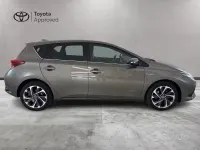 Usata Toyota Auris Hybrid Lounge 99 CV (72 kW) 2016 Grigio Berlina