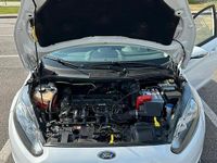 Usata Ford Fiesta 60 CV (44 kW) 2016 Bianco Utilitaria