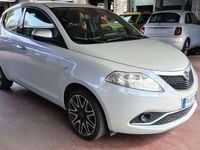 Usata Lancia Ypsilon 69 CV (50 kW) 2017 Blu/azzurro Utilitaria