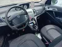 Usata Lancia Ypsilon 75 CV (55 kW) 2011 Argento Utilitaria