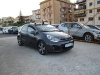 Usata Kia Rio 75 CV (55 kW) 2014 Grigio Berlina