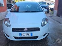 Usata Fiat Grande Punto Dynamic 77 CV (56 kW) 2009 Bianco Utilitaria