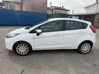 Gebraucht Ford Fiesta Titanium 68 PS (50 kW) 2010 Weiß Kleinwagen