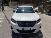 Usata Peugeot 2008 Allure 102 CV (75 kW) 2022 Bianco SUV
