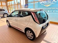 Usata Toyota Aygo 69 CV (50 kW) 2015 Bianco Utilitaria