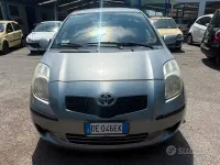 Usata Toyota Yaris Sol 69 CV (50 kW) 2006 Grigio Berlina