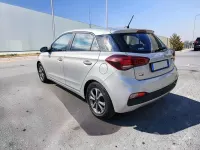 Usata Hyundai i20 75 CV (55 kW) 2019 Argento metallizzato Utilitaria
