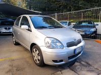 Usata Toyota Yaris Sol 65 CV (47 kW) 2004 Grigio Berlina