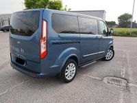 Usata Ford Tourneo Custom 136 CV (100 kW) 2022 Blu/azzurro Furgone