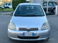Begagnad Toyota Yaris Sol 68 HK (50 kW) 2001 Grå Sedan