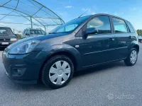 Usata Ford Fiesta Ghia 75 CV (55 kW) 2008 Bluazzurro Utilitaria