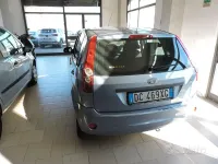 Usata Ford Fiesta 68 CV (50 kW) 2006 Blu Utilitaria