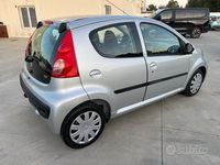 Usata Peugeot 107 68 CV (50 kW) 2010 Grigio Utilitaria