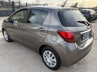 Usata Toyota Yaris 90 CV (66 kW) 2016 Grigio Utilitaria