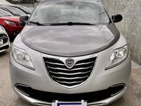 usata Lancia Ypsilon 0.9 TwinAir 85 CV 5 porte Metano Ecochic Silver Bicolore.111.266 km!!