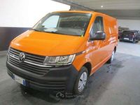 Usata VW Multivan 110 CV (80 kW) 2021 Arancione Furgone