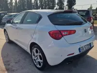 Usata Alfa Romeo Giulietta Business 120 CV (88 kW) 2020 Bianco Utilitaria