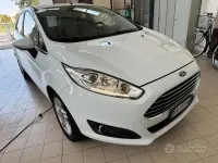 Usata Ford Fiesta Titanium 95 CV (69 kW) 2014 Bianco Utilitaria