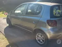 Begagnad Toyota Yaris 75 HK (55 kW) 2004 Grå Sedan