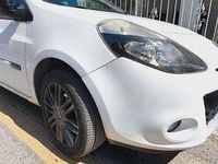 Usata Renault Clio III Dynamique 75 CV (55 kW) 2011 Bianco Berlina