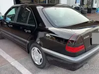 Usata Mercedes C220 95 CV (69 kW) 1998 Nero Berlina